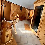 Dormi Nella Privata Con Letto Ad Acqua, Sauna, Doccia Emozionale E Kneipp