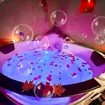 Appartamento Dormi Nella Privata Con Letto Ad Acqua, Sauna, Doccia Emozionale E Kneipp
