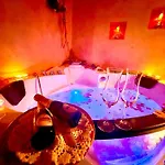Appartamento Dormi Nella Privata Con Letto Ad Acqua, Sauna, Doccia Emozionale E Kneipp