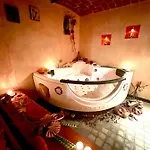 Dormi Nella Privata Con Letto Ad Acqua, Sauna, Doccia Emozionale E Kneipp Appartamento *
