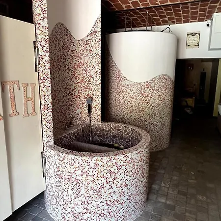 Dormi Nella Privata Con Letto Ad Acqua, Sauna, Doccia Emozionale E Kneipp 아파트