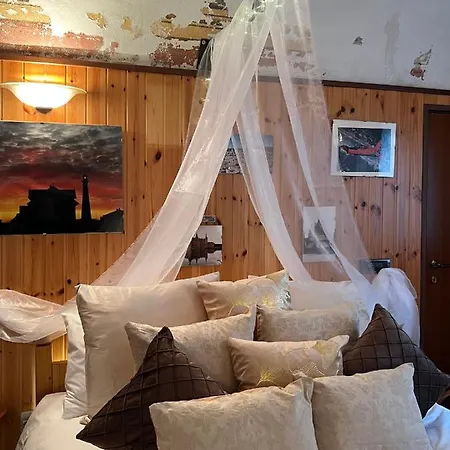 Dormi Nella Privata Con Letto Ad Acqua, Sauna, Doccia Emozionale E Kneipp Apartamento *