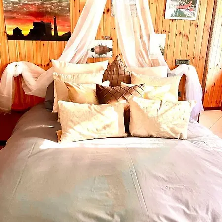 Dormi Nella Privata Con Letto Ad Acqua, Sauna, Doccia Emozionale E Kneipp Apartmán Alexandrie