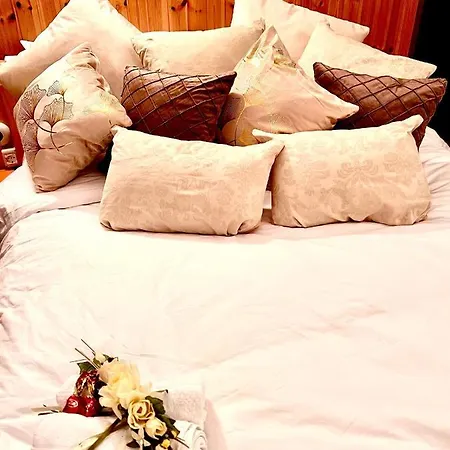 Dormi Nella Privata Con Letto Ad Acqua, Sauna, Doccia Emozionale E Kneipp