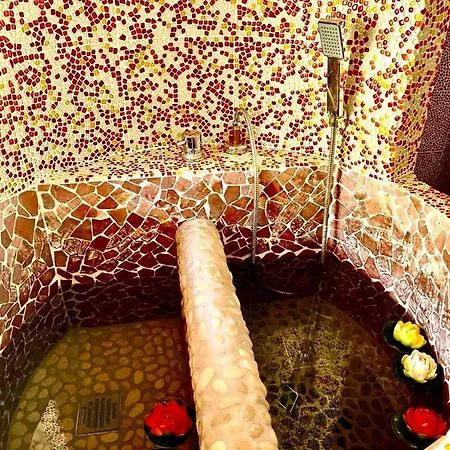 Dormi Nella Privata Con Letto Ad Acqua, Sauna, Doccia Emozionale E Kneipp *