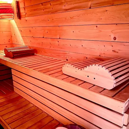 Dormi Nella Privata Con Letto Ad Acqua, Sauna, Doccia Emozionale E Kneipp Apartmán