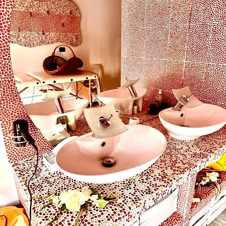 Dormi Nella Privata Con Letto Ad Acqua, Sauna, Doccia Emozionale E Kneipp