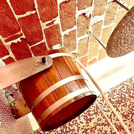 Dormi Nella Privata Con Letto Ad Acqua, Sauna, Doccia Emozionale E Kneipp *