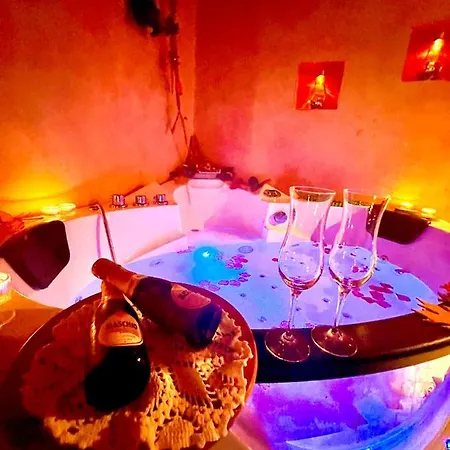 Apartment Dormi Nella Privata Con Letto Ad Acqua, Sauna, Doccia Emozionale E Kneipp