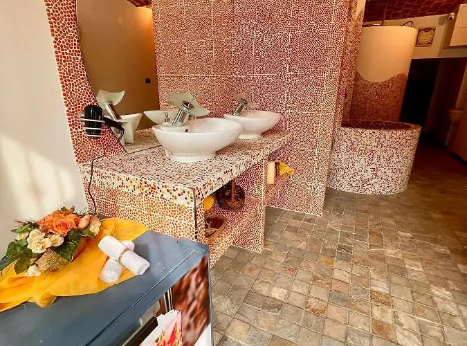 Dormi Nella Privata Con Letto Ad Acqua, Sauna, Doccia Emozionale E Kneipp Daire