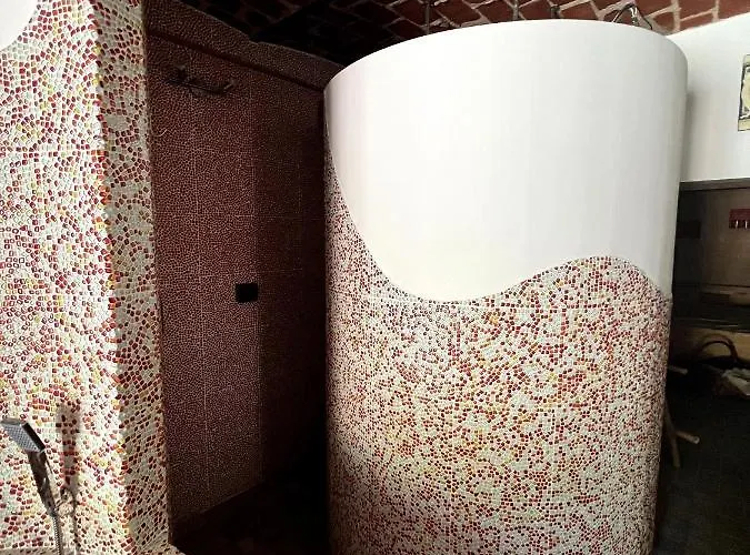 Dormi Nella Privata Con Letto Ad Acqua, Sauna, Doccia Emozionale E Kneipp
