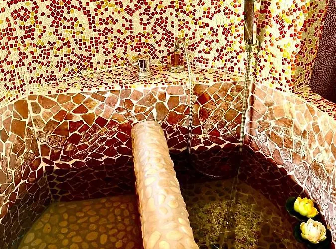 Dormi Nella Privata Con Letto Ad Acqua, Sauna, Doccia Emozionale E Kneipp *