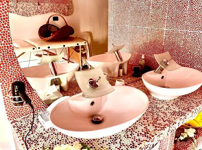 Dormi Nella Privata Con Letto Ad Acqua, Sauna, Doccia Emozionale E Kneipp