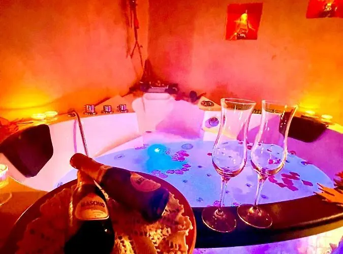 Daire Dormi Nella Privata Con Letto Ad Acqua, Sauna, Doccia Emozionale E Kneipp