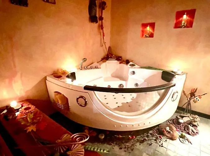 Dormi Nella Privata Con Letto Ad Acqua, Sauna, Doccia Emozionale E Kneipp Daire *